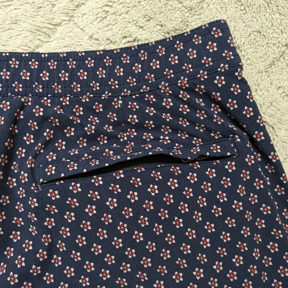 J. Crew Pool Shorts Mens 38 Navy Blue Floral Eco Mesh Lining Zip Back Pocket